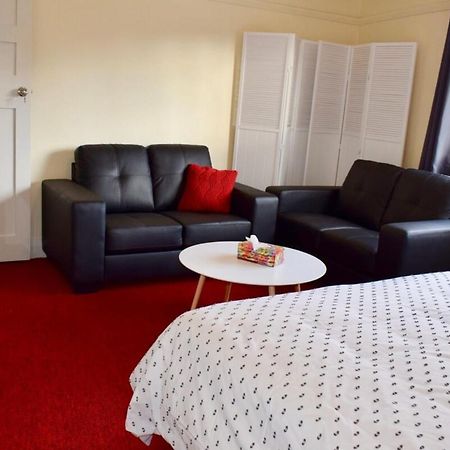 Comfortable 3 Bedroom Apartment In Trendy Haberfield ซิดนีย์ ภายนอก รูปภาพ